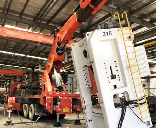 浙江附近随车吊出租，轻松解决运输难题