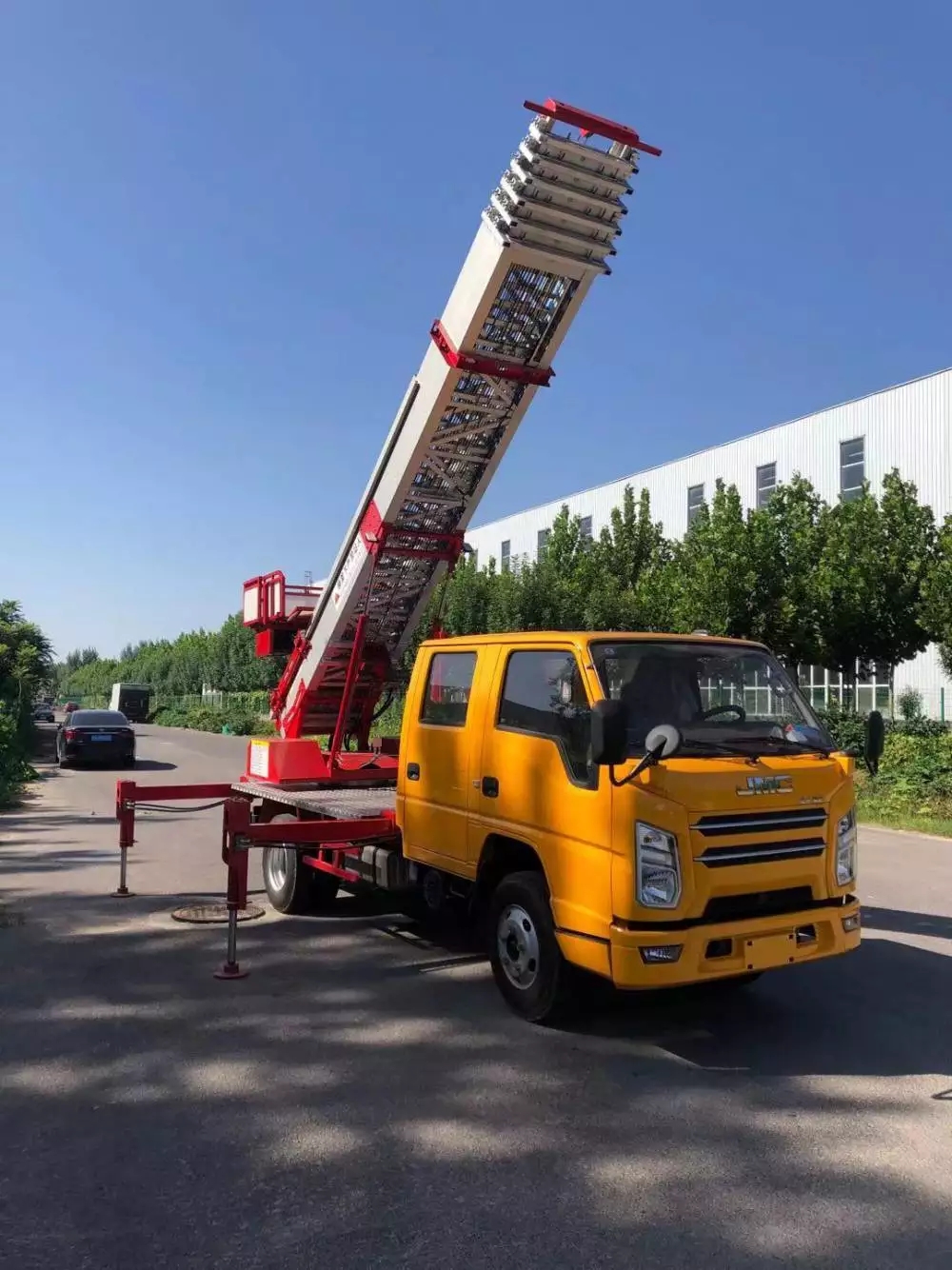 浙江附近的云梯车出租服务：轻松解决高空作业需求